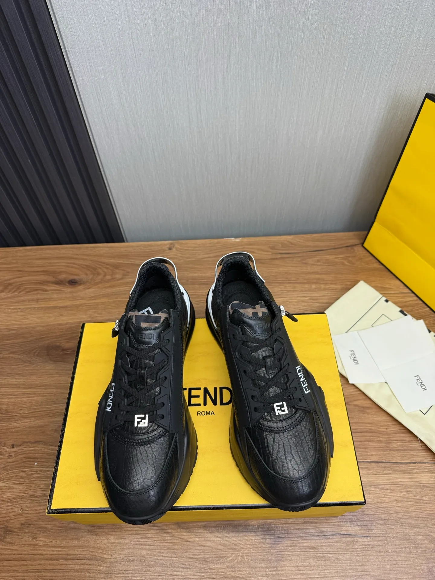 Men's men's shoes 💰620💰 Fendi [Fendi] hot style is on the market 🔥Fashionable casual men's shoes 🔱 Made of original brand fly-knit fabric. Original cowhide + breathable mesh lining + sheepskin feet, perfect shape, top quality, you deserve it 🔜Original rubber outsole, ultra-light, non-slip and wear-resistant 👣 Standard size 38-44